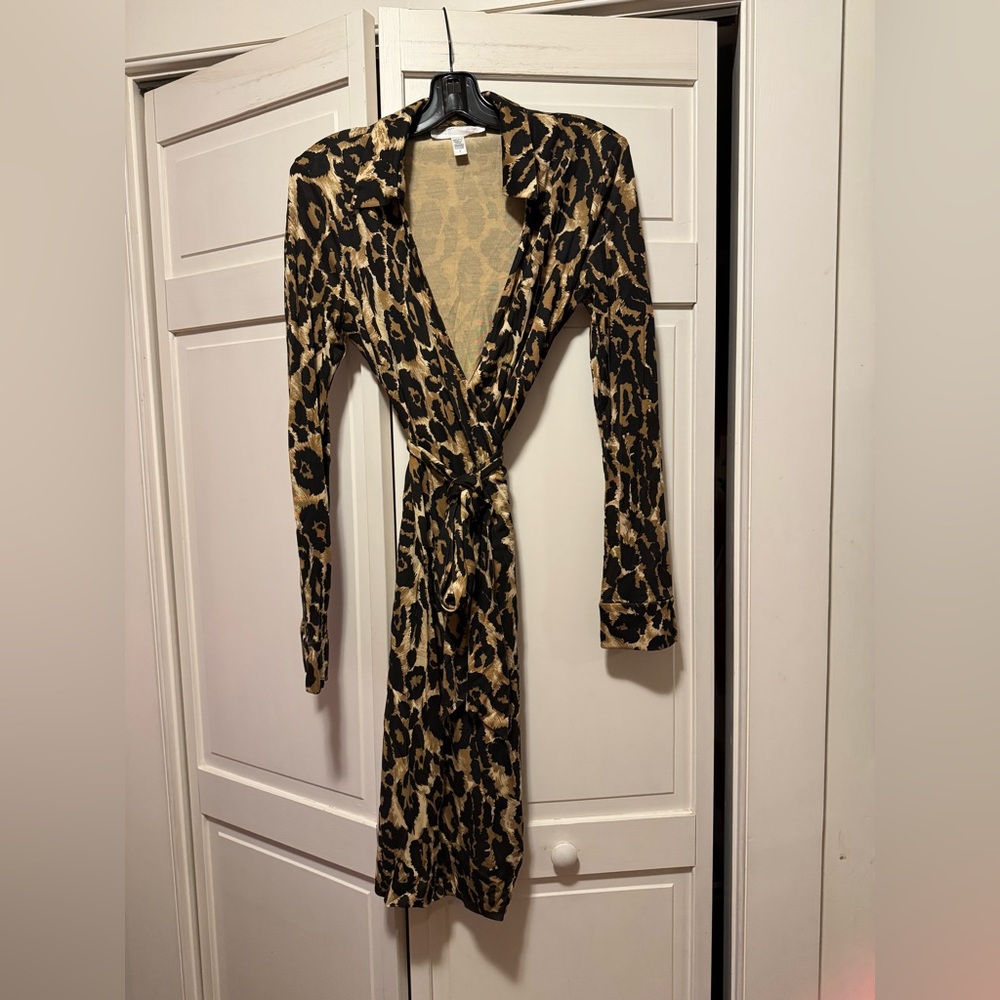 EUC Diane Von Furstenberg Vintage silk wrap dress size 8
